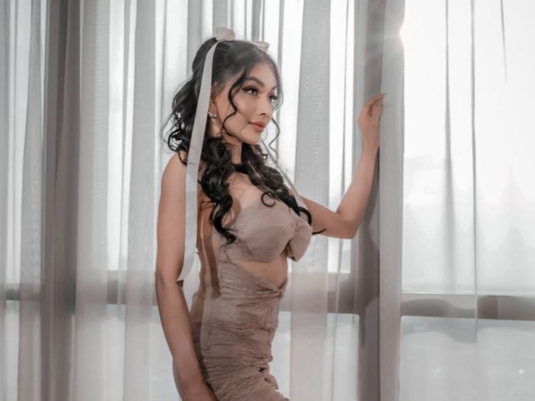 Dicibir Gegara Dianggap Terlalu Seksi, Denada Hajar Hate Comment