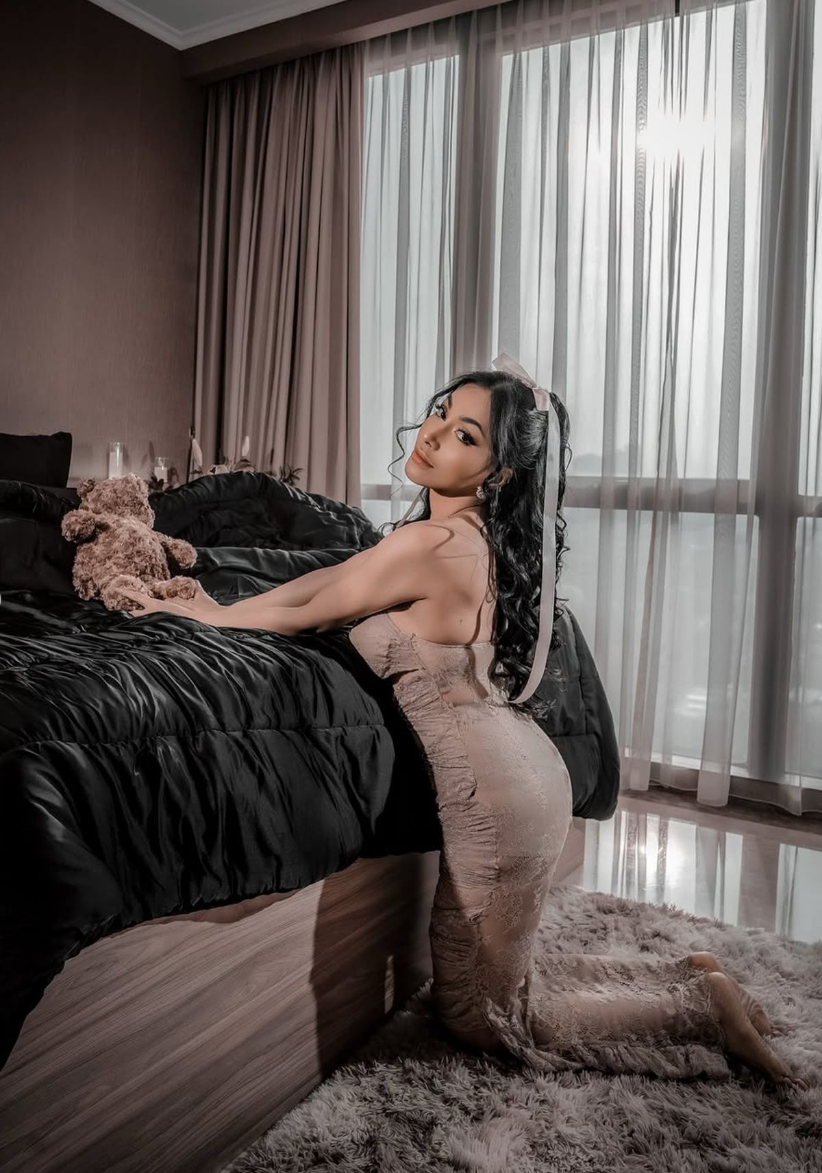 Yalangoch chiroyli qoramagiz kokraklar uy qurilishi fotosurati Katta mushuk porno video