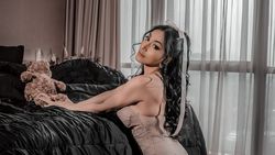 Dicibir Gegara Dianggap Terlalu Seksi, Denada Hajar Hate Comment