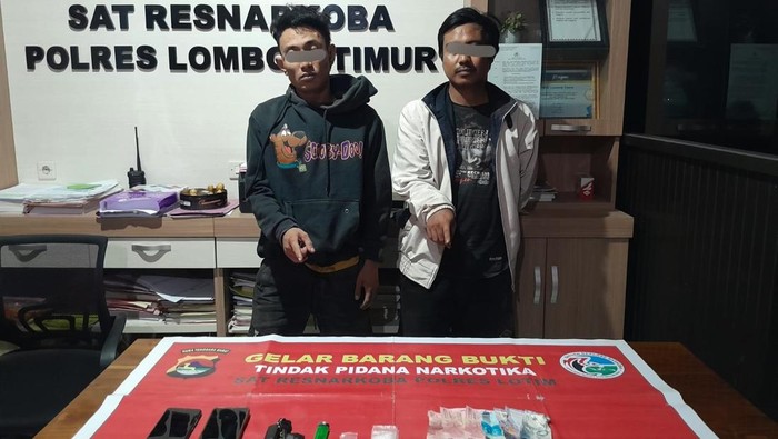 Dua pria berinisial AA dan MSTΒ ditangkap polisi terkait kasus peredaran narkoba jenis sabu-sabu di Desa Wanasaba Kecamatan Wanasaba, Lombok Timur, NTB. (Foto:Β Dok. Polres Lombok Timur) Dua pria berinisial AA dan MSTΒ ditangkap polisi terkait kasus peredaran narkoba jenis sabu-sabu di Desa Wanasaba Kecamatan Wanasaba, Lombok Timur, NTB. (Foto:Β Dok. Polres Lombok Timur)