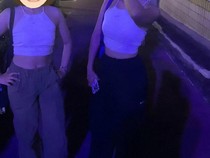 Sedang Asyik Makan, Turis China Diusir dari Restoran karena Pakaian Terbuka