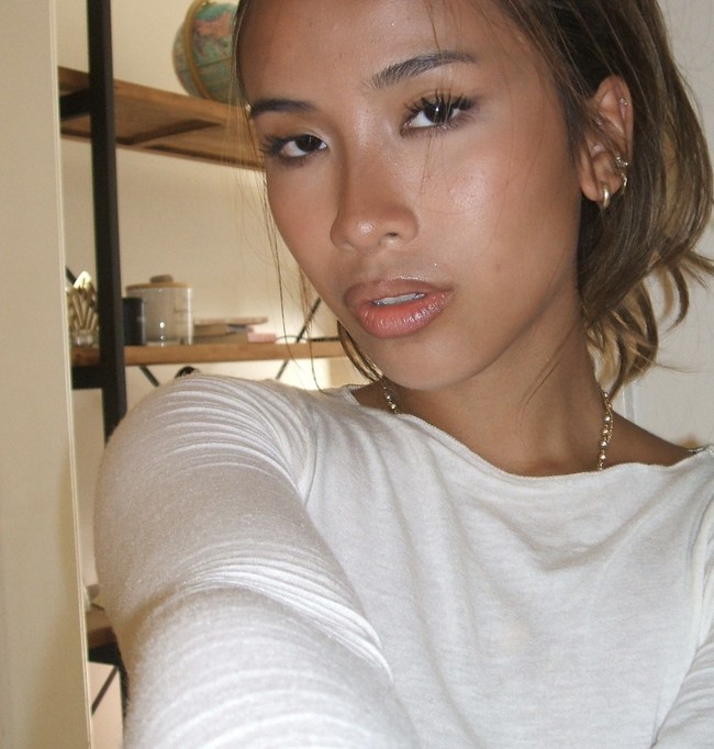 Emmanuelle Atienza atau yang akrab disapa Emman itu merupakan influencer muda asal Filipina yang mengkhiri hidup secara mengenaskan. Bintang media sosial 19 tahun itu ditemukan tewas di rumahnya di Los Anegeles, AS. Foto: dok. Instagram @emmanatienza