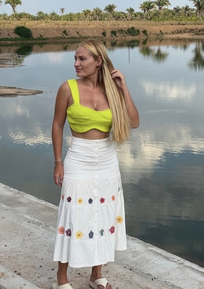 Fernanda memulai karier politiknya pada tahun 2020 setelah terpilih sebagai anggota Dewan Kota Lago Verde, mewakili partai Progressistas (Partai Progresif). Foto: dok. Instagram @fernandamarocaaa