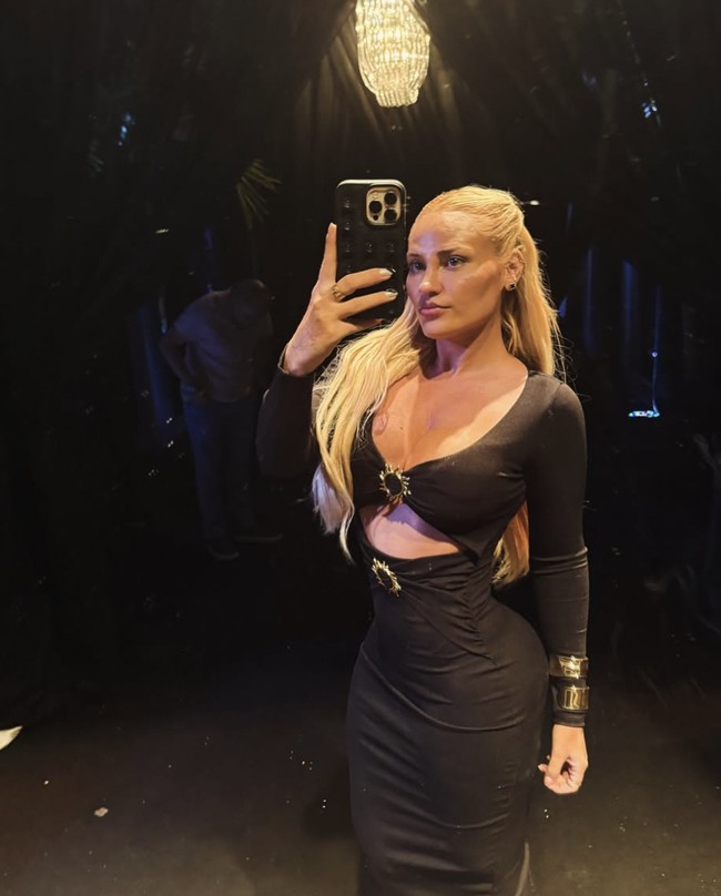 Fernanda dikenal sebagai sosok yang tegas, berorientasi pada pelayanan publik, dan memiliki kedekatan yang kuat dengan masyarakat. Ia aktif memperjuangkan isu-isu yang berkaitan dengan pemberdayaan perempuan, akses pendidikan, serta pengembangan komunitas lokal.  Foto: dok. Instagram @fernandamarocaaa