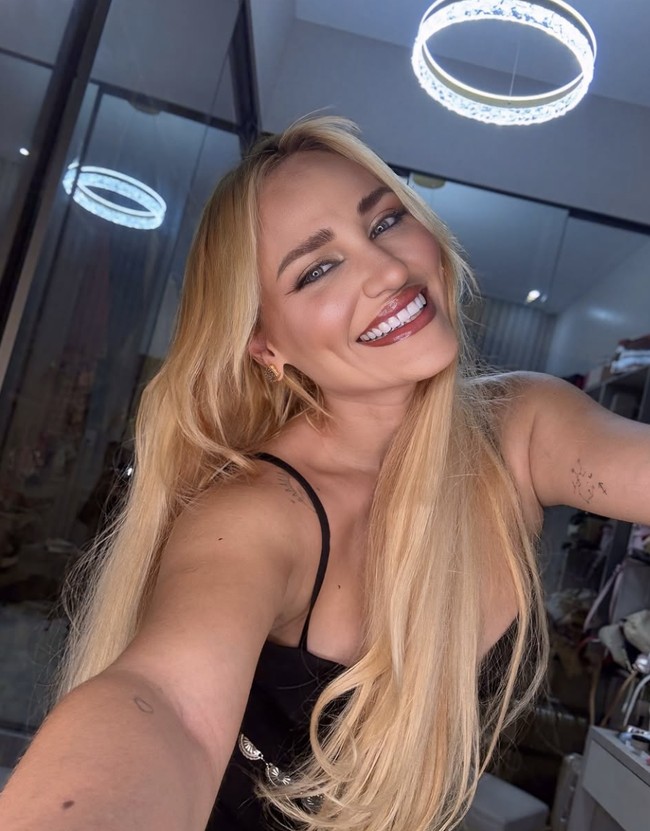 Hingga kini, penyebab kematian Fernanda masih dalam penyelidikan pihak kepolisian. Meski sejumlah media lokal menduga adanya kemungkinan unsur kriminal, pihak berwenang belum memberikan keterangan resmi. Laporan dari media Poder360 dan Brasil Paralelo menyebut bahwa hasil investigasi forensik masih ditunggu, sementara polisi menegaskan bahwa semua dugaan masih terbuka. Foto: dok. Instagram @fernandamarocaaa