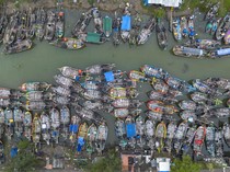 Gelombang Tinggi Bikin Nelayan Indramayu Tak Berani Melaut