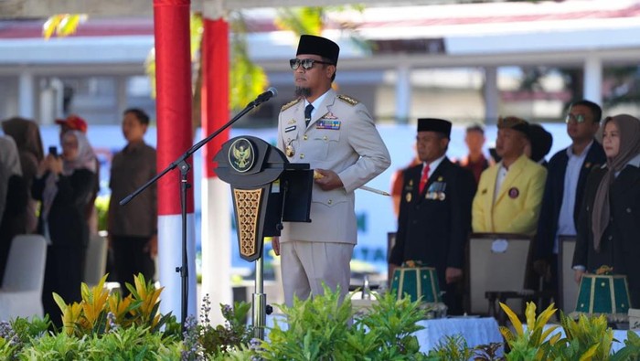 Gubernur Sulsel Andi Sudirman Sulaiman memimpin upacara peringatan Hari Sumpah 2025. Gubernur Sulsel Andi Sudirman Sulaiman memimpin upacara peringatan Hari Sumpah 2025.