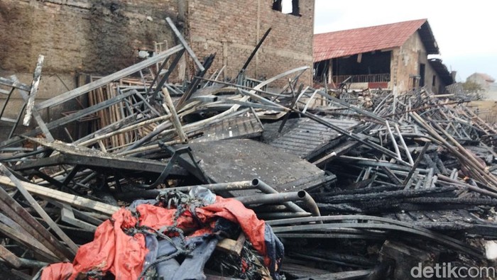 Gudang dekorasi pesta hangus terbakar di Jakarta Timur