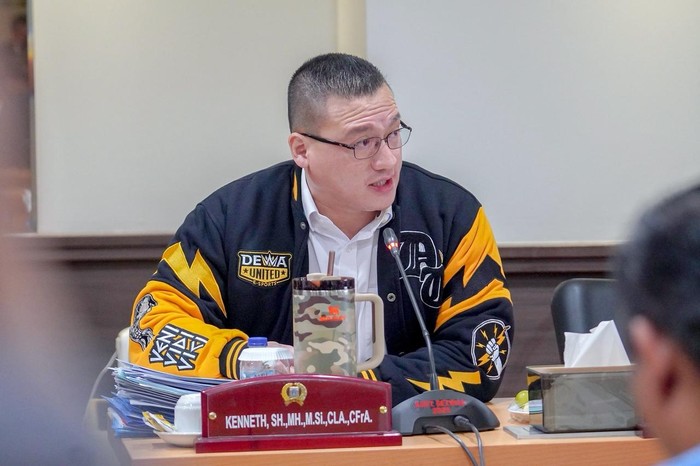 Anggota DPRD DKI Jakarta Fraksi PDI Perjuangan, Hardiyanto Kenneth Mendukung Kenaikan Tarif TransJakarta Tetapi Harus di Sertai Dengan Peningkatan Pelayanan.