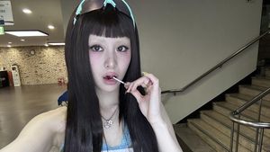 Foto: Yunjin LE SSERAFIM Tampil Nyentrik dengan Alis Pirang, Tuai Perdebatan