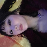 Personel LE SSERAFIM yang besar di New York itu mengaku puas dengan hasilnya. Ia sudah lama tertarik untuk memutihkan alisnya, ingin tampil beda. Foto: Instagram