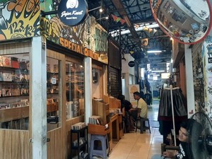 Bernostalgia Melalui Vinyl dan Kaset di Pasar Santa
