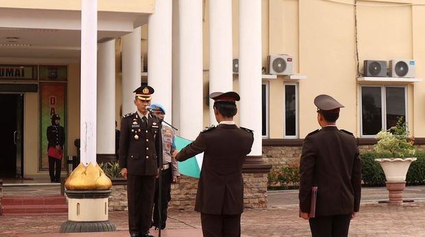 Kabag Ops Polres Dumai, Kompol Mahendra Yudhi Lubis memimpin Upacar Hari Sumpah Pemuda, Selasa (28/10/2025).