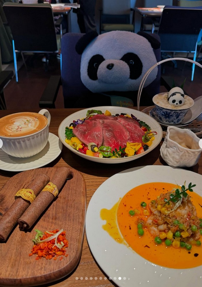 Gemas! Kafe Bertema Panda dari Chengdu Kini Hadir di Singapura