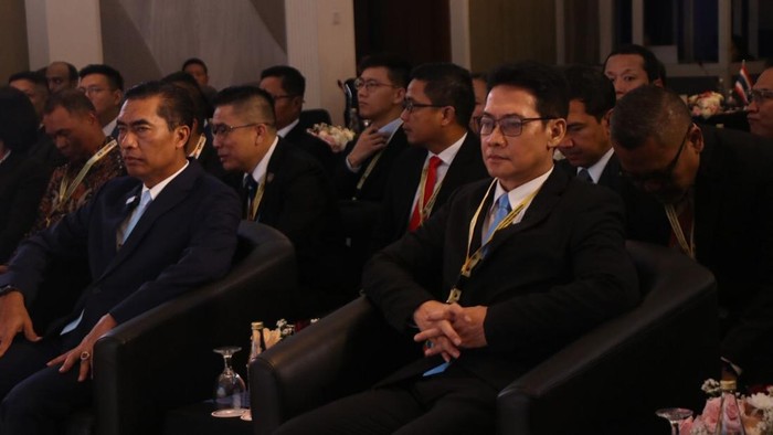 Kapolda Bali, Irjen Daniel Adityajaya, mendampingi Irwasum Polri, Komjen Wahyu Widada, dan Kadivhubinter Polri, Irjen Amur Chandra Juli Buana, menghadiri forum dialog di Bintang Kuta Resort, Badung, Selasa (28/10/2025). (Dok. Polda Bali) Kapolda Bali, Irjen Daniel Adityajaya, mendampingi Irwasum Polri, Komjen Wahyu Widada, dan Kadivhubinter Polri, Irjen Amur Chandra Juli Buana, menghadiri forum dialog di Bintang Kuta Resort, Badung, Selasa (28/10/2025). (Dok. Polda Bali)