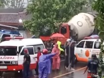Video: Truk Molen Tabrak Motor-Penjual Bakso di Gunungkidul, 3 Orang Tewas