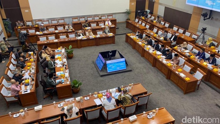 Kemenhaj Rapat Kerja Komisi VIII DPR RI dengan Kementerian Haji dan Umrah di Kompleks Parlemen, Senayan, Jakarta, Selasa (28/10/2025).