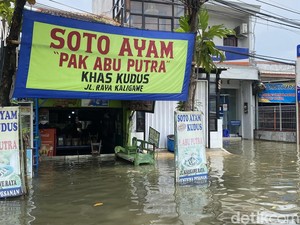 Bakul Menjerit Rugi gegara Banjir Kaligawe Semarang Tak Kunjung Surut