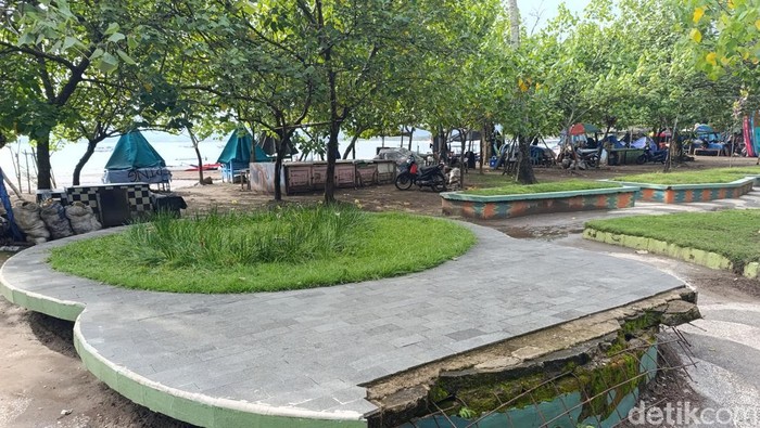 Kondisi Pedestrian di Pantai Pangandaran Kondisi Pedestrian di Pantai Pangandaran