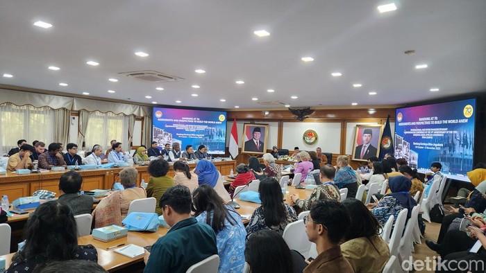 Konferensi internasional ‘Bandung At 70: Assessment and Perspective To Build The World A New’ di IPDN, Jawa Barat.