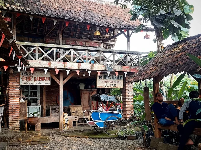 Kopi Sontoloyo, Kafe Instagramable Sentuhan Jawa Klasik di Kota Batu