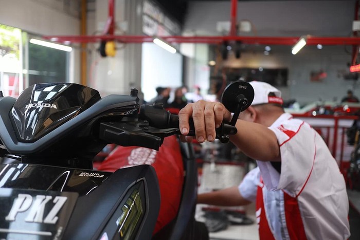 Lampu motor tiba-tiba redup, permasalahannya bukan dari aki Lampu motor tiba-tiba redup, permasalahannya bukan dari aki