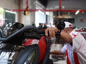 Lampu Motor Tiba-tiba Redup? Ini Penyebabnya