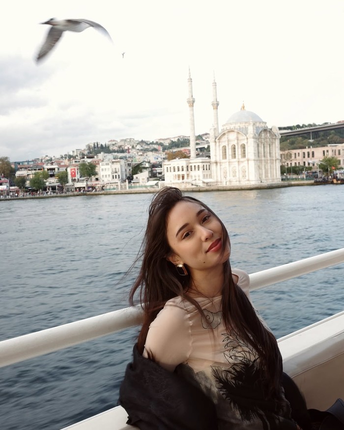 Liburan Yasmin Napper di Turki Artis Yasmin Napper liburan di Turki bersama keluarganya, mengunjungi beberapa bangunan bersejarah di sana