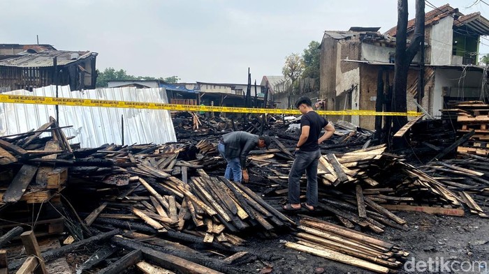 Lokasi belasan kios di kawasan Sukahaji Bandung terbakar. Lokasi belasan kios di kawasan Sukahaji Bandung terbakar.