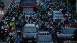 Macet Panjang Terjadi Saat Upacara Sumpah Pemuda di Kramat Macet Panjang Terjadi Saat Upacara Sumpah Pemuda di Kramat