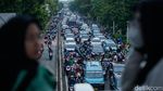 Macet Panjang Terjadi Saat Upacara Sumpah Pemuda di Kramat Macet Panjang Terjadi Saat Upacara Sumpah Pemuda di Kramat