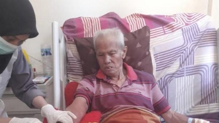 Malapraktik di Bima Tangan kiri M Saleh Rasid, warga Desa Tambe, Kecamatan Bolo, Kabupaten Bima, NTB yang menjadi korban dugaan malapraktik mantri desa. (Dok. Pribadi Lukman).