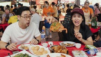 Serunya Maudy Ayunda Ajak Suami Kulineran di Alor Street Malaysia