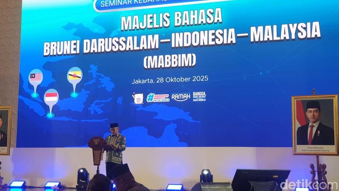 Mendikdasmen Abdul Muti Mendikdasmen Abdul Muti di jelaskan kedaulatan bahasa Indonesia dan Melayu di Majelis Bahasa Mabbim, Selasa (28/10/2025).