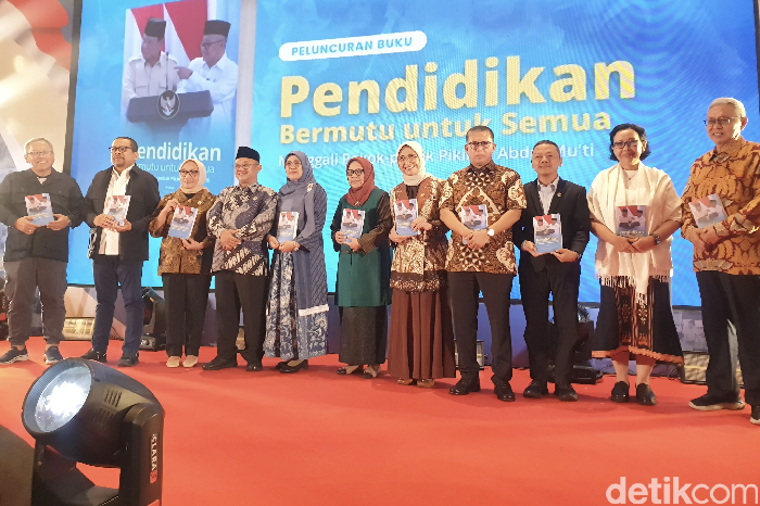 Mendikdasmen Muti luncurkan buku di satu tahun pemerintahan Mendikdasmen Muti luncurkan buku di satu tahun pemerintahan