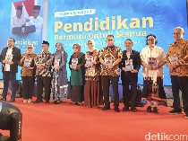 Mendikdasmen Muti Luncurkan Buku di Satu Tahun Pemerintahan, Ini Isinya