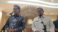 Video: Air Hujan Jakarta Tercemar Mikroplastik, Menkes Imbau Pakai Masker Video: Air Hujan Jakarta Tercemar Mikroplastik, Menkes Imbau Pakai Masker