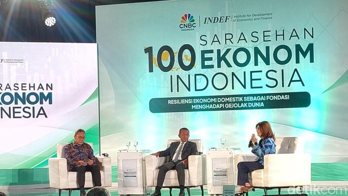 Menteri Energi dan Sumber Daya Mineral (ESDM) Bahlil Lahadalia Menteri Energi dan Sumber Daya Mineral (ESDM) Bahlil Lahadalia dalam acara Sarasehan 100 Ekonom Indonesia di Menara Bank Mega, Jakarta Selatan, Selasa (28/10/2025).