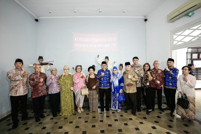 Menteri Kebudayaan, Fadli Zon menjadi inspektur upacara pada Upacara Peringatan Hari Sumpah Pemuda di Museum Sumpah Pemuda, Jakarta Pusat. Menteri Kebudayaan, Fadli Zon menjadi inspektur upacara pada Upacara Peringatan Hari Sumpah Pemuda di Museum Sumpah Pemuda, Jakarta Pusat.