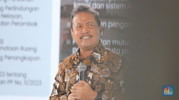 Menteri Kelautan dan Perikanan, Sakti Wahyu Trenggono menyampaikan paparan dalam acara Sarasehan 100 Ekonom di Menara Bank Mega, Jakarta, Selasa (28/10/2025). Menteri Kelautan dan Perikanan, Sakti Wahyu Trenggono menyampaikan paparan dalam acara Sarasehan 100 Ekonom di Menara Bank Mega, Jakarta, Selasa (28/10/2025).