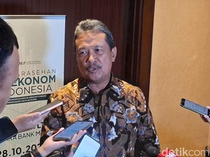 Menteri KP Ungkap Dampak Air Hujan Mengandung Mikroplastik ke Ikan
