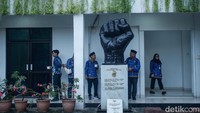 Melalui cara ini, nilai sejarah dan semangat persatuan bangsa dapat dipahami lebih dekat oleh generasi muda.   Melalui cara ini, nilai sejarah dan semangat persatuan bangsa dapat dipahami lebih dekat oleh generasi muda.