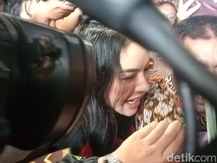 Nikita Mirzani Nikita Mirzani menjalani sidang putusan di Pengadilan Negeri Jakarta Selatan, Selasa (28/10/2025).