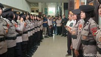 Suasana penjaga di Pengadilan Negeri Jakarta Selatan jelang sidang pembacaan vonis Nikita Mirzani, Selasa (28/10/2025). Foto: Muhammad Ahsan Nurrijal/detikcom Suasana penjaga di Pengadilan Negeri Jakarta Selatan jelang sidang pembacaan vonis Nikita Mirzani, Selasa (28/10/2025). Foto: Muhammad Ahsan Nurrijal/detikcom