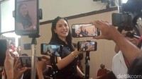 Divonis 4 Tahun Penjara, Senyum Nikita Mirzani Gak Pudar Divonis 4 Tahun Penjara, Senyum Nikita Mirzani Gak Pudar