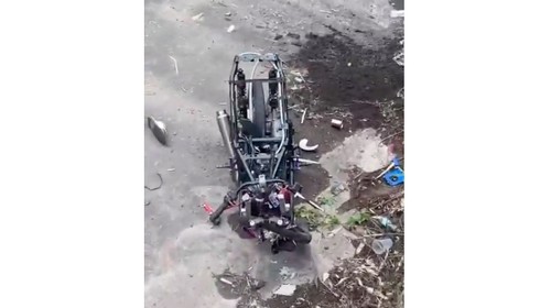 Kondisi motor pebalap drag race yang tewas setelah kecelakaan di Sirkuit Landih, Bangli, Senin (27/10/2025).