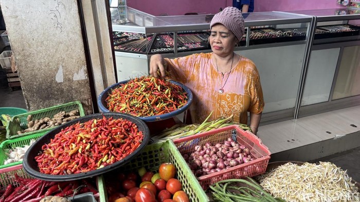 Pedagang di Pasar Pucang Anom Surabaya Pedagang di Pasar Pucang Anom Surabaya