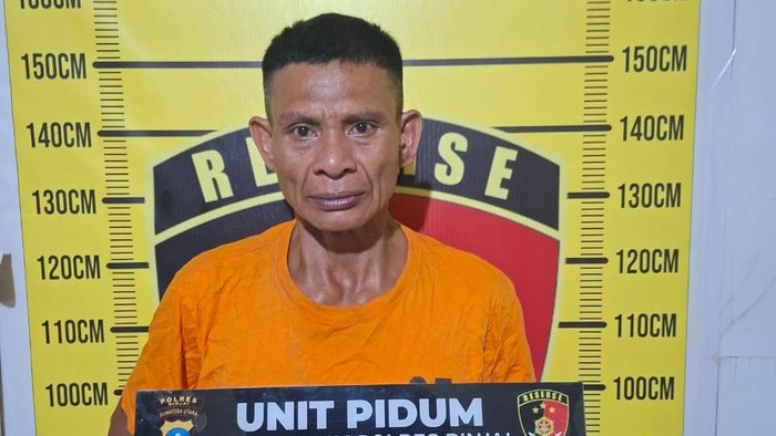 Pelaku Zainal saat diamankan di kantor polisi. (dok. Polres Binjai) Pelaku Zainal saat diamankan di kantor polisi. (dok. Polres Binjai)
