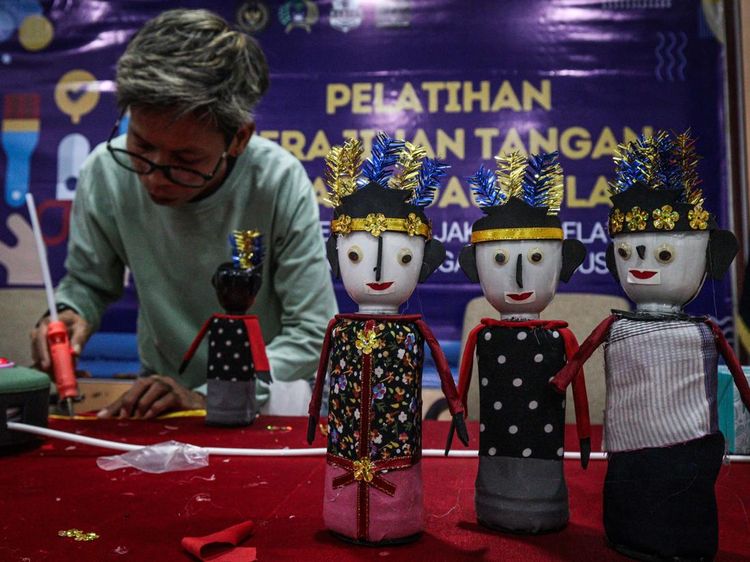 Pelatihan Daur Ulang Warga Binaan Sulap Limbah Jadi Ondel-Ondel Bernilai Seni