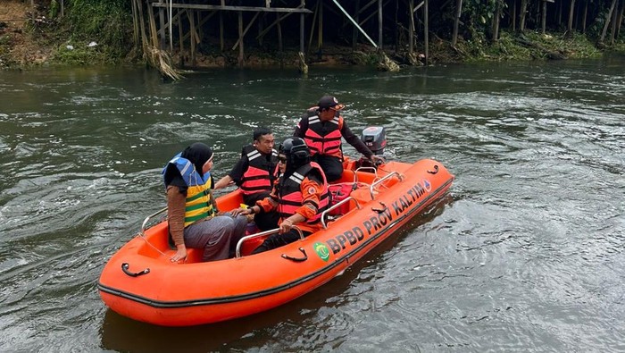 Pencarian bocah tenggelam di Waduk Benanga Samarinda Pencarian bocah tenggelam di Waduk Benanga Samarinda.